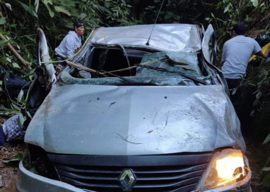 Accidente en el sector de la Vuelta de la Marrana, en vía Neira-Aranzazu, que cobró la vida de dos personas.