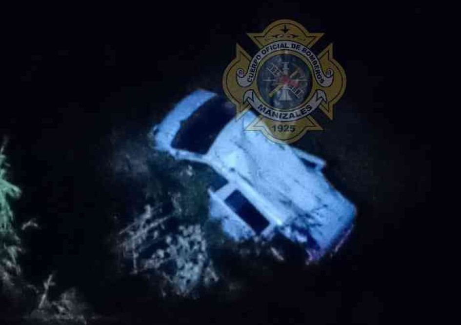 Vehículo se salió de la vía y rodó por una ladera en San Peregrino (Manizales)