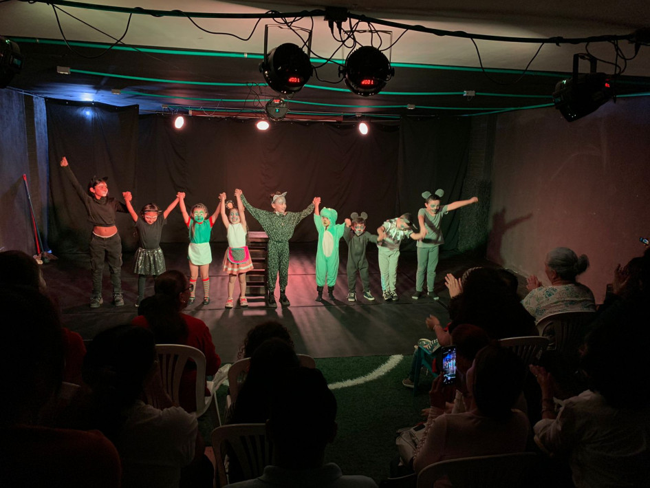 El Faro es el primer teatro independiente con el que cuenta Villamaría. Forman en danza, teatro, artes plásticas y música, además apadrina a colegios rurales y urbanos. Cada año hacen festivales de artes plásticas y de teatro.