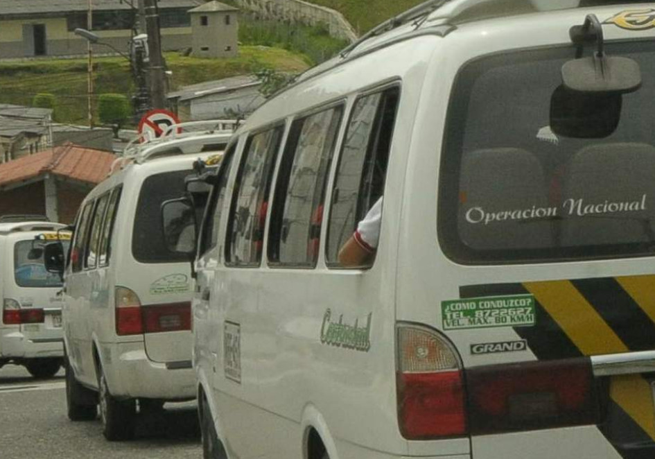 Acompañante de ruta escolar en Manizales se cayó del vehículo