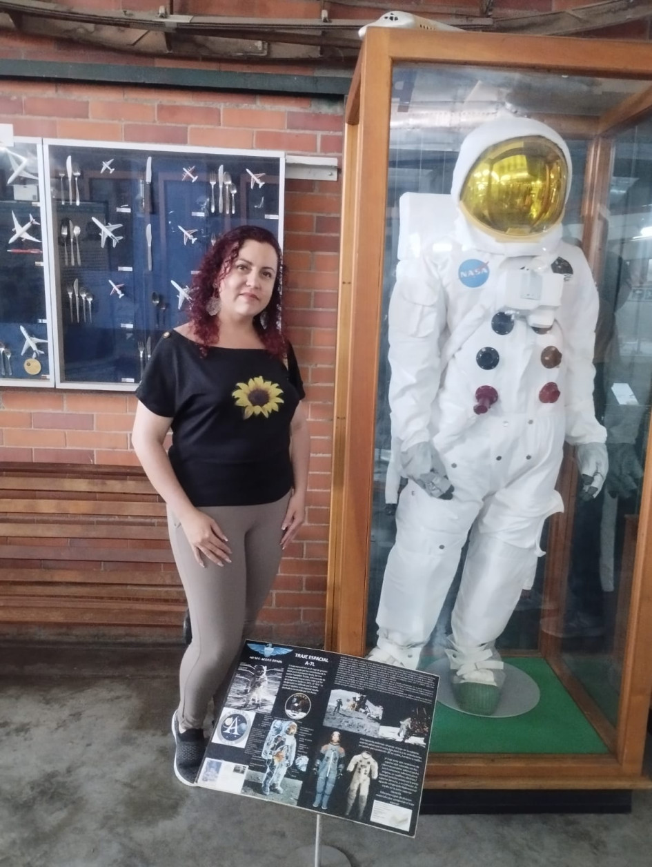Luisa Fernanda Castañeda, docente de la Institución Educativa la Gran Colombia, partió ayer para Estados Unidos a su presentación en la Nasa.