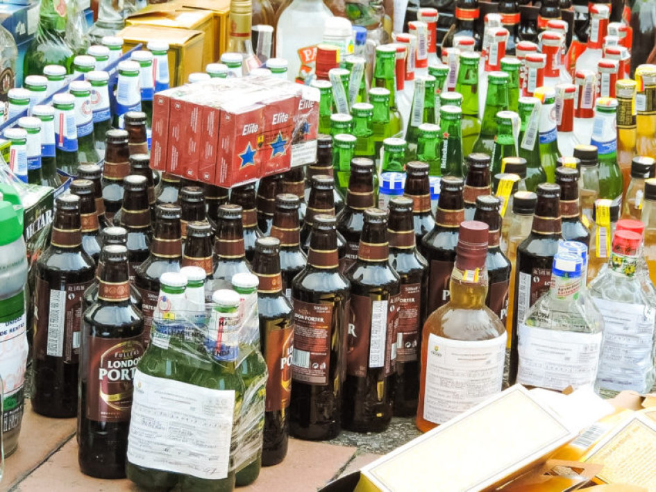 Entre la mercancía que será destruida hay cigarrillos, cerveza y licores.