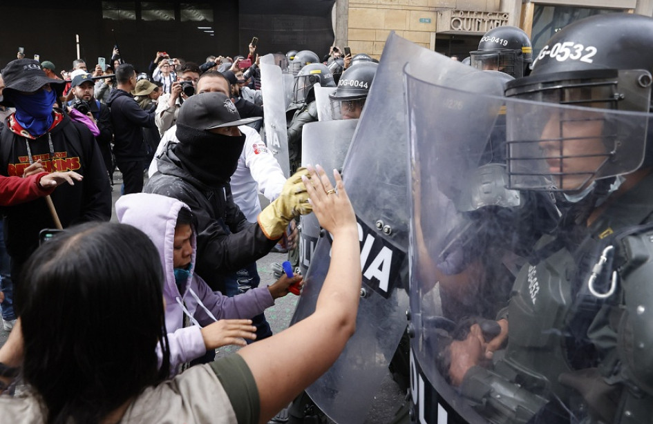 El presidente de la Corte Suprema de Justicia, Gerson Chaverra, condenó ayer en duros términos el “bloqueo violento e ilegal” de manifestantes afines al Gobierno al Palacio de Justicia, situado en el centro de Bogotá, acto que consideró “inaceptable”.