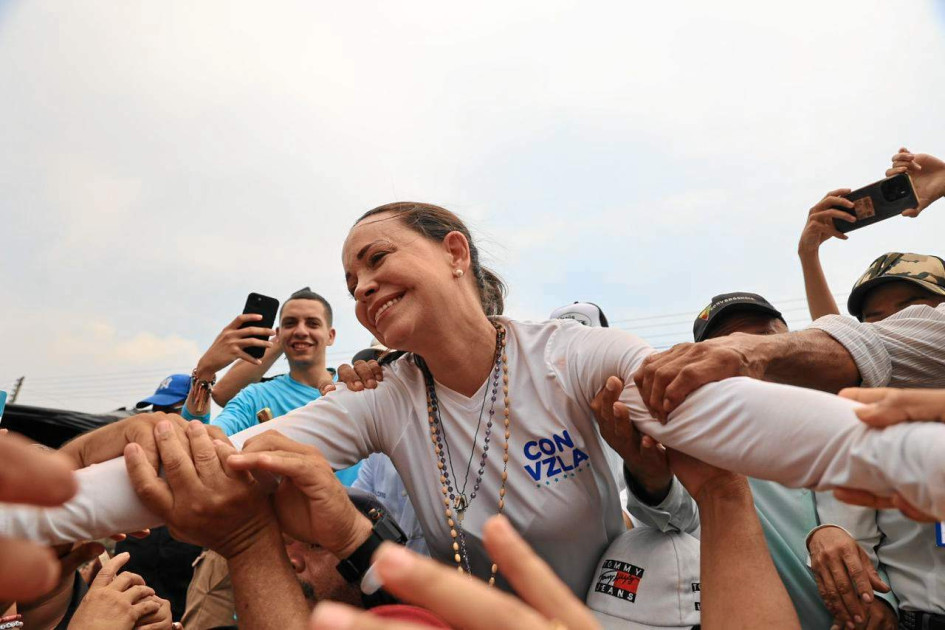 Foto | Cortesía | LA PATRIA María Corina Machado se dio ayer un baño de masas en Barinas (Venezuela), donde descartó renunciar a su candidatura pese a estar inhabilitada.