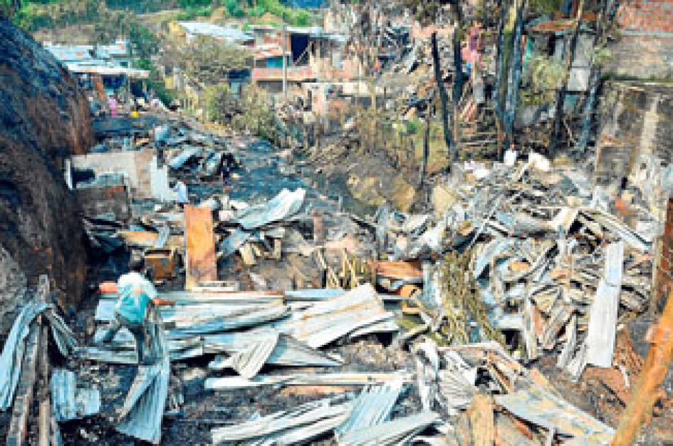 50 casas fueron las que se quemaron totalmente según el reporte inicial.