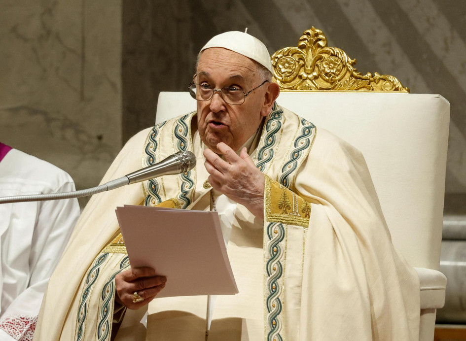 Papa Francisco en la tradicional bendición urbi et orbi del Domingo de Resurrección en la basílica de San Pedro.