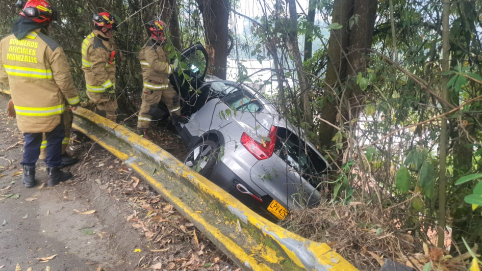 La camioneta que se salió de la vía entre el Batallón y Expoferias. 