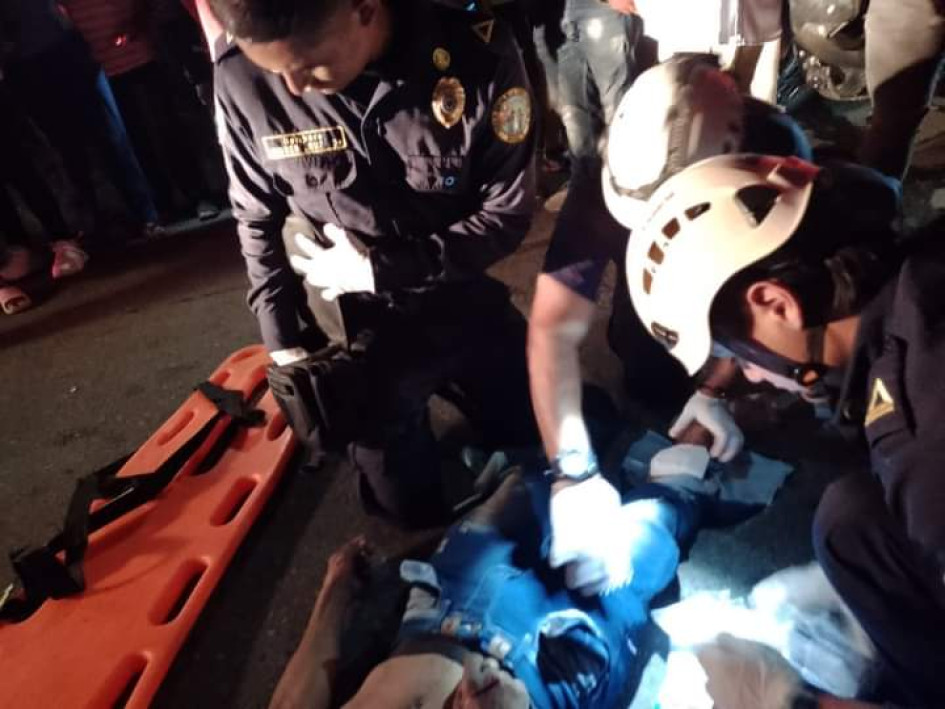 Bomberos de Supía y Marmato atendieron al motociclista lesionado. 