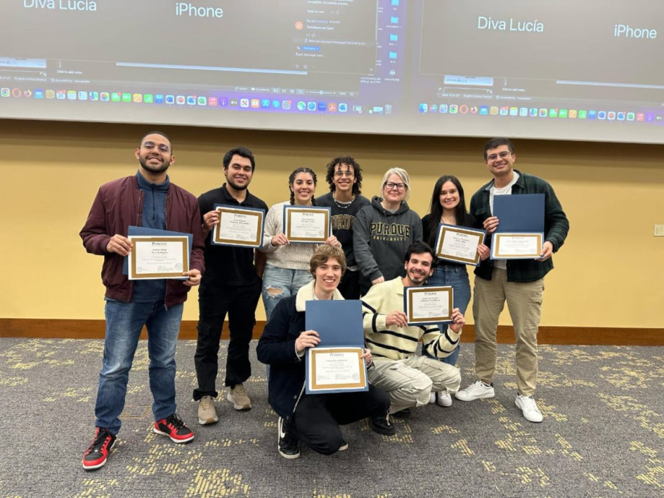 Grupo de estudiantes de movilidad en la Universidad de Purdue, de Estados Unidos.