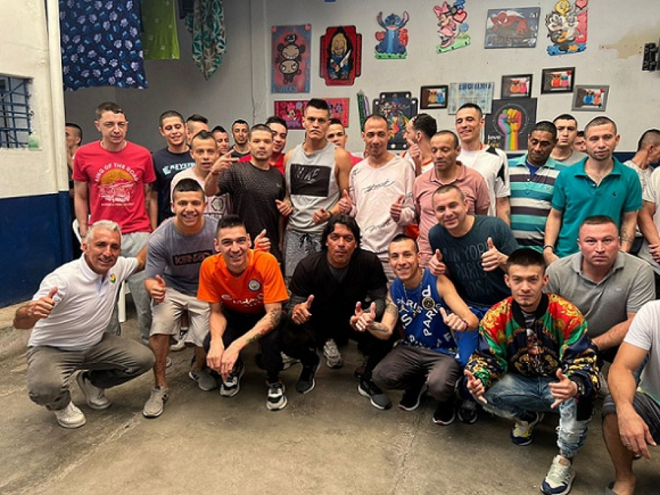 Juan Carlos Henao, exarquero del Once Caldas, estuvo en la cárcel de Pácora participando en el torneo Goles con oraciones.