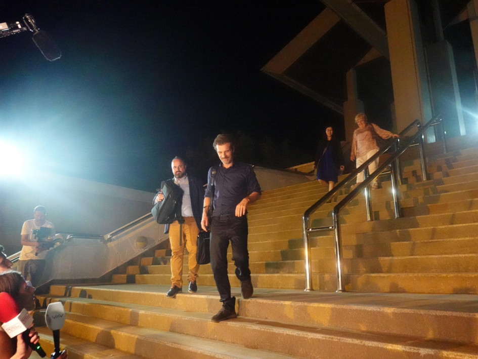 El actor español Rodolfo Sancho a la salida de declaración del juicio a su hijo Daniel Sancho, en Koh Samui, Tailandia, este miércoles.