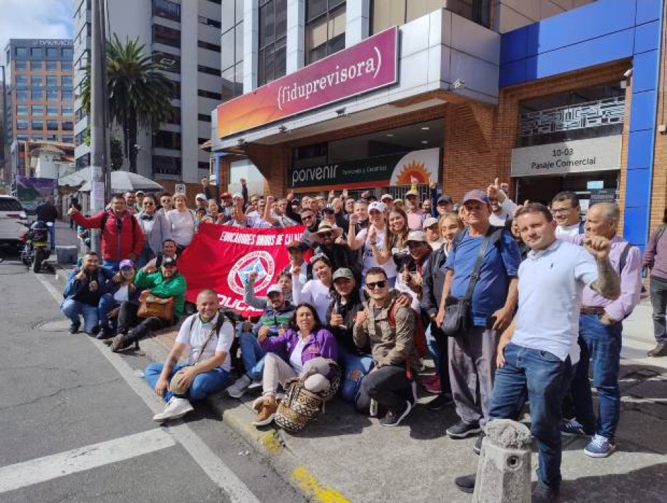 Docentes de municipios de Caldas viajaron desde anoche a Bogotá para protestar ante la Fiduprevisora por lo que consideran falencias en el servicio de salud, tras 20 días del la implementación del nuevo modelo, que sigue en transición.