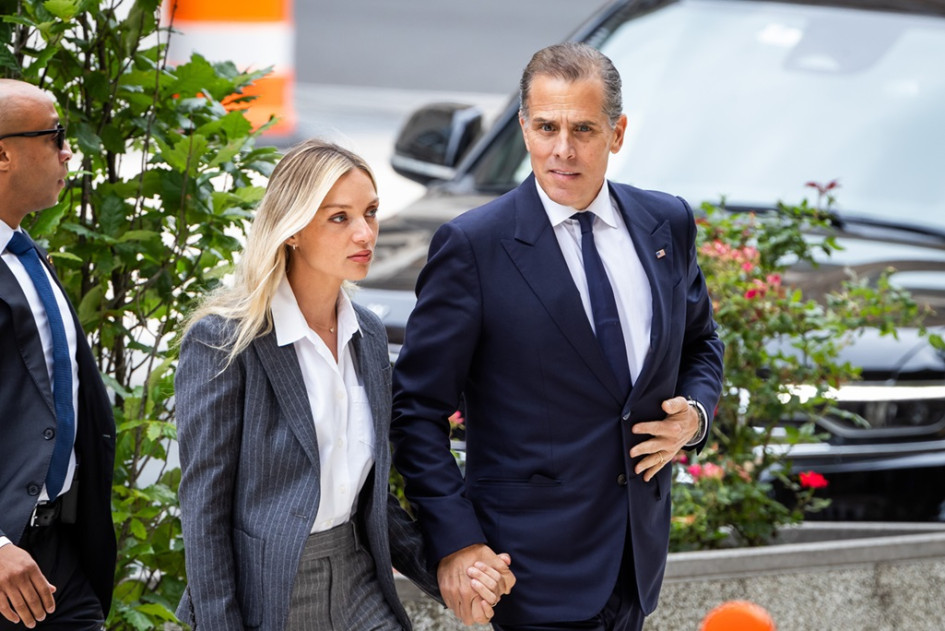 Hunter Biden y su esposa Melissa Cohen ayer en el juicio.