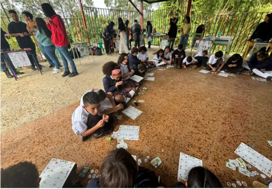 El encuentro con el colegio Gemelli fue organizado por el proyecto 'Explorando el Mundo de Plantas Ancestrales y su relación con la salud'.