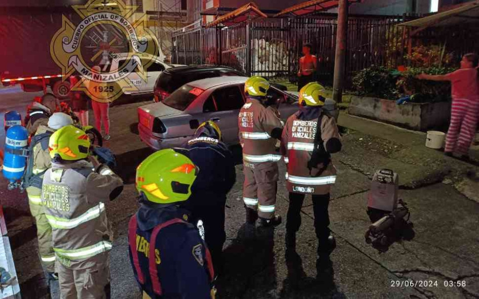 Antes de las 4:00 a.m. se presentó el incendio en una vivienda de tres niveles en el barrio La Cumbre.