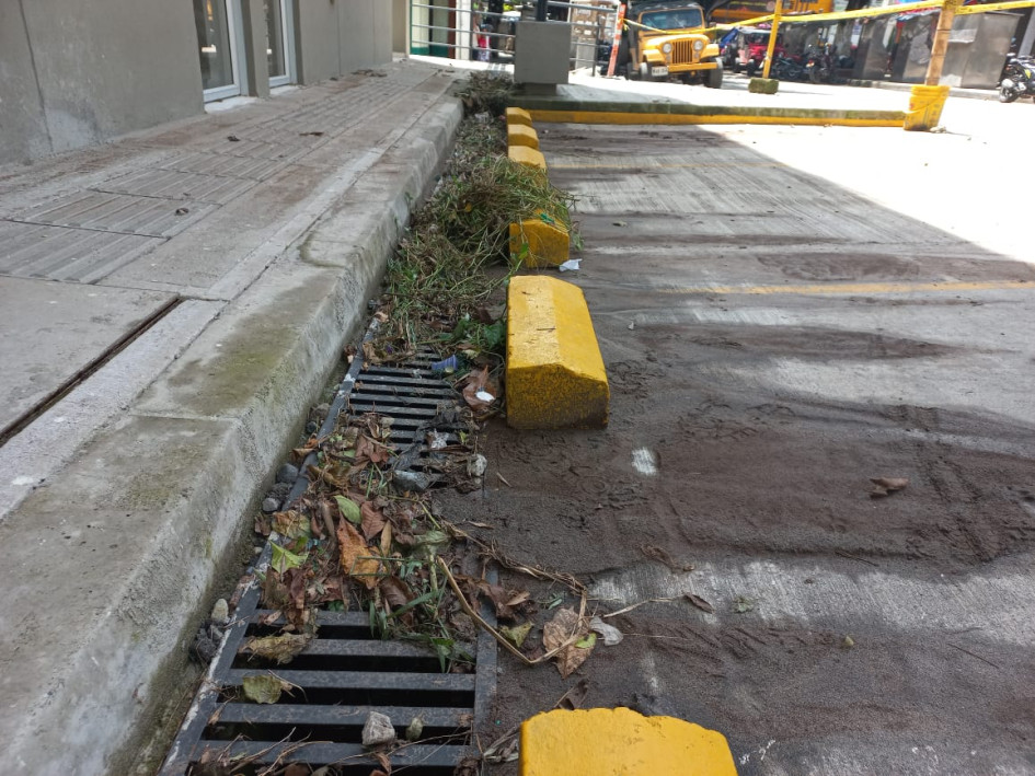 La estación no solo adolece de servicio de energía, sino que ahora se inunda cuando llueve.