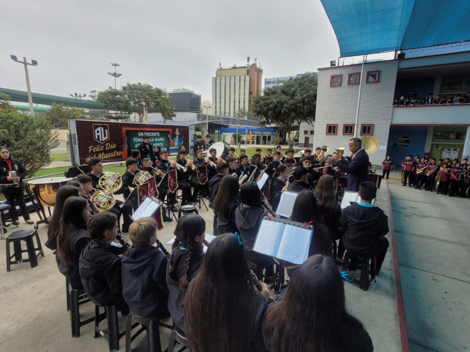 La banda sinfónica de Aguadas en sus presentaciones de Perú.