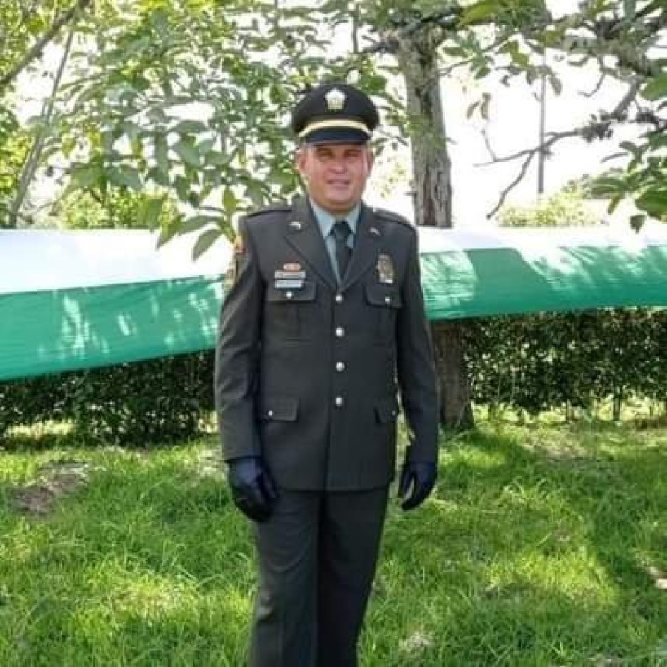 El uniformado muerto