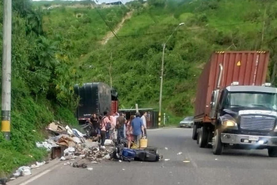 Accidente en el sector de Los Nogales, por la vía Panamericana, en Manizales.