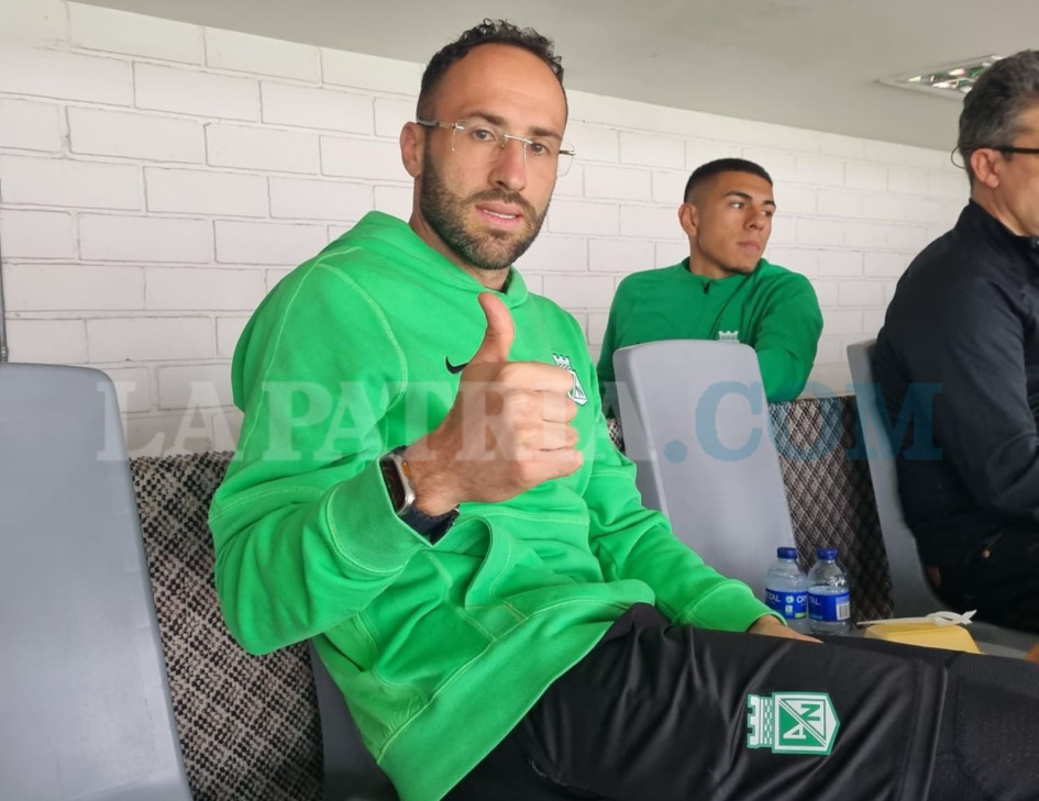 David Ospina en el palco de Atlético Nacional en el estadio Palogrande. 