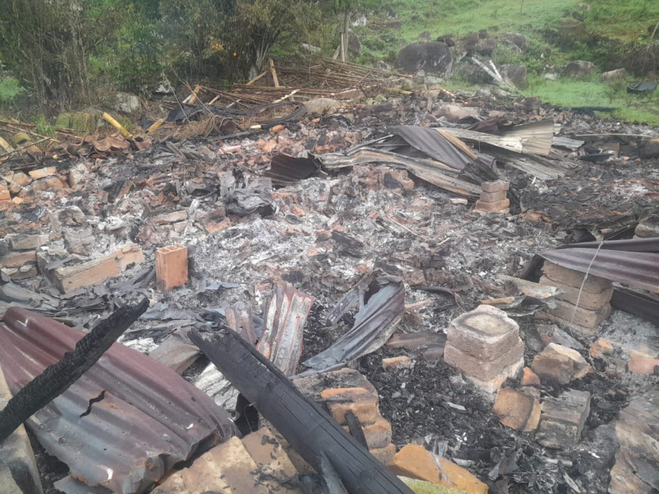 Dos adultos mayores perdieron todas sus pertenencias tras un incendio en zona rural de Anserma.