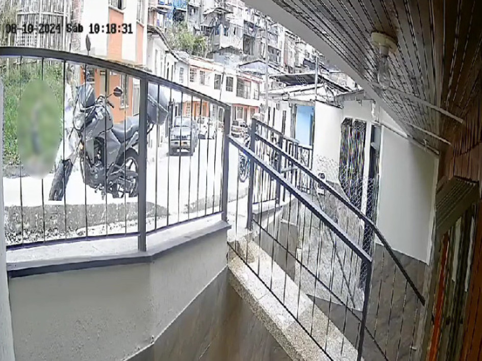 Cámaras del sector grabaron el momento en el que el sospechoso huía supuestamente con el menor.