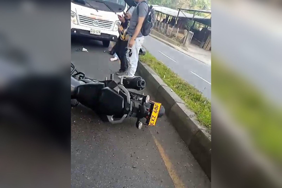 accidente entre buseta y moto
