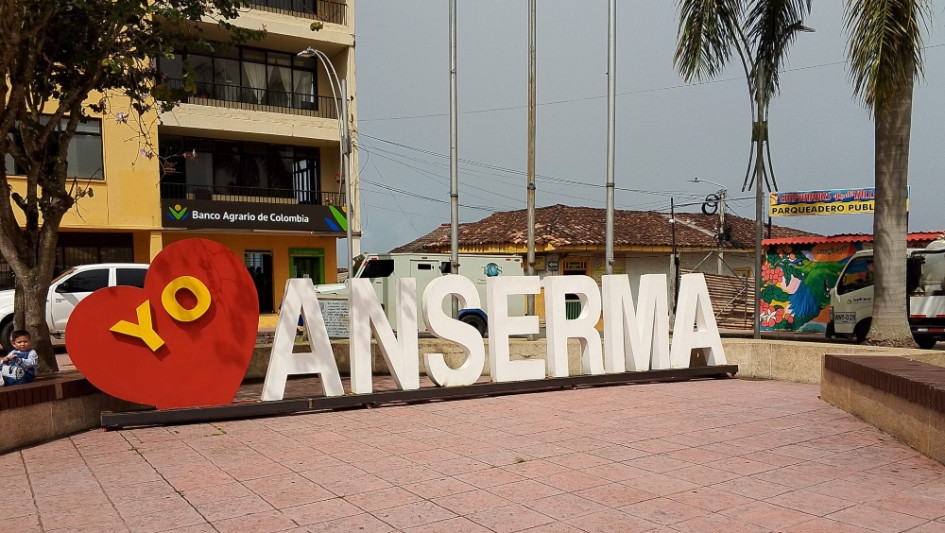 El letrero Yo amo Anserma lo movieron a otro sitio