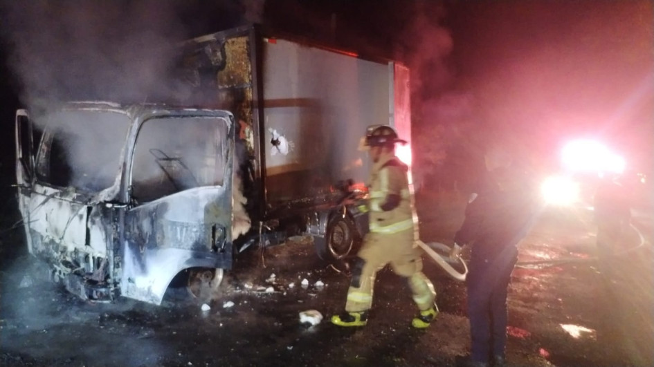 Vehículo incendiado.