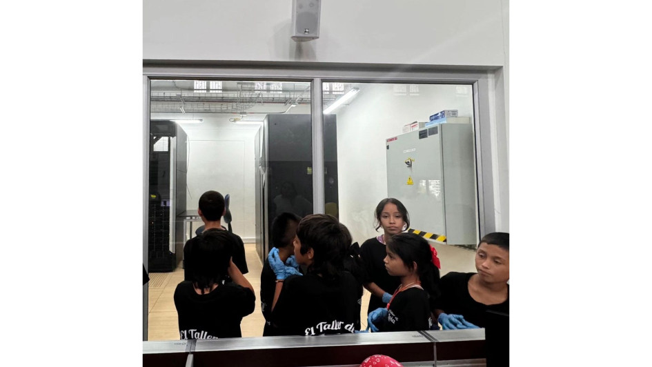 En Chinchiná, una escuela de youtubers enseña a niños y niñas de barrios marginales a generar contenido para redes sociales Orienta el Taller de Lola de la Fundación Camino de Vida.