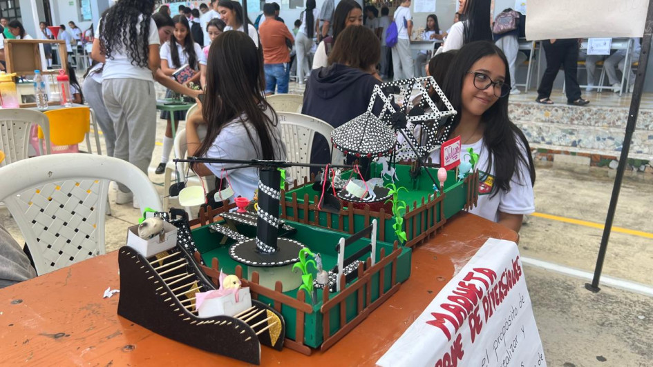 Los estudiantes aplicaron conocimiento y creatividad en sus muestras.