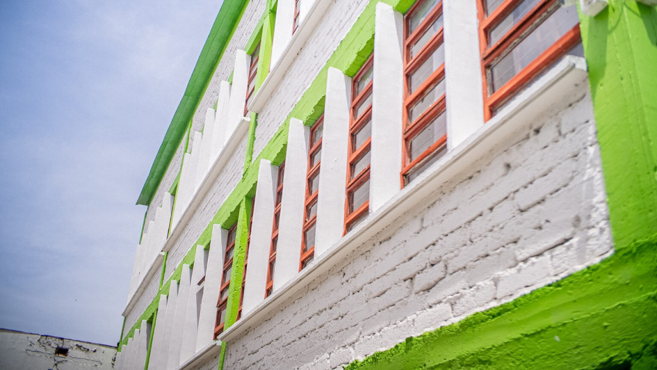 Pintar la fachada de la sede Divino Niño de la Institución Educativa Roberto Peláez de Aguadas estuvo entre los objetivos de mejoras.