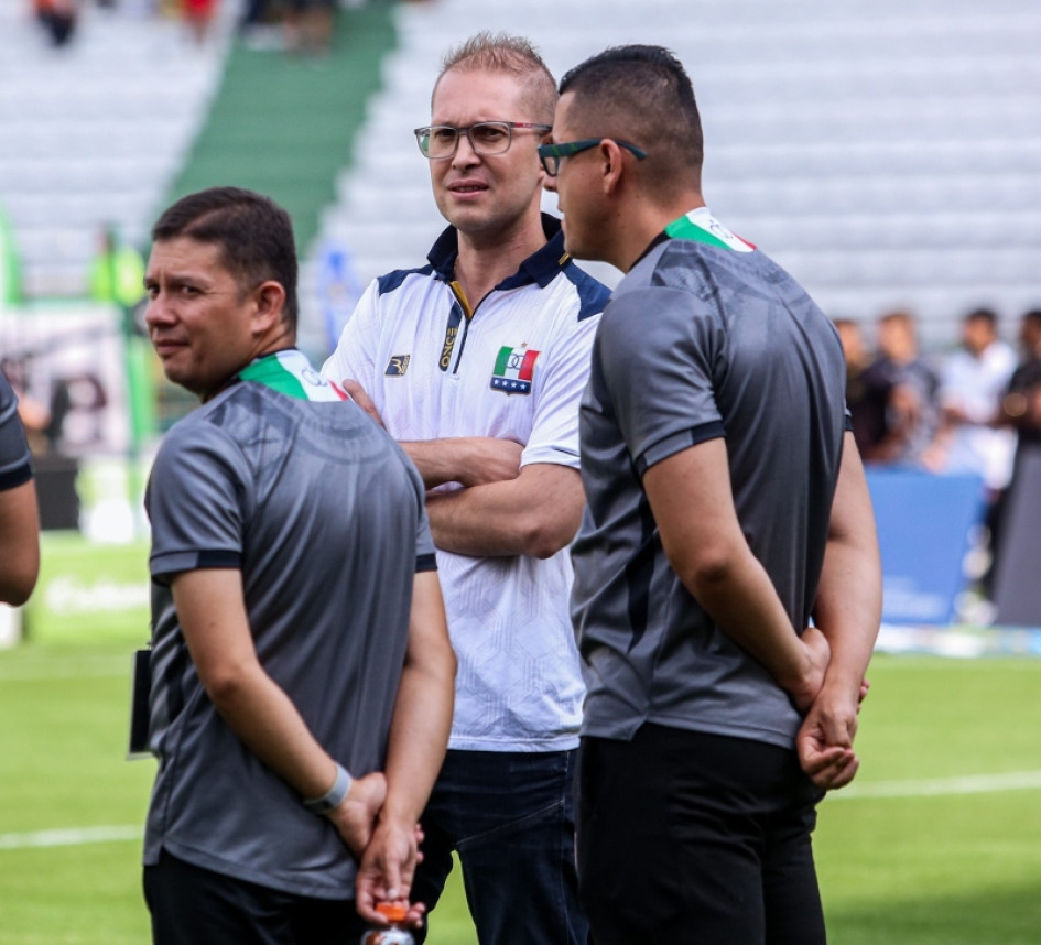 El Once Caldas es liderado ejecutivamente por Daniel Jaramillo (centro). Este lunes habrá asamblea para reestructurar la Junta Directiva, tras la salida de Tulio Mario Castrillón.