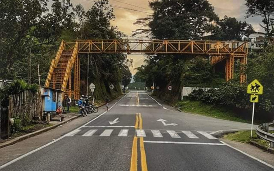 Lugar del accidente en la recta de la vereda Guayabal, via antigua Chinchiná - Pereira