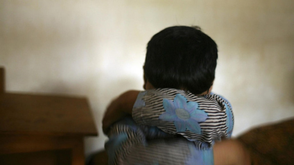 Según las pruebas expuestas, el padrino le propinó tres golpes en la cara al niño.