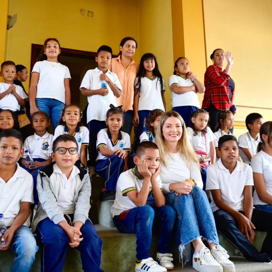 En compañía de la secretaria Sandra Patricia Álvarez Castro hicieron un recorrido por puntos destacados de la ciudad.