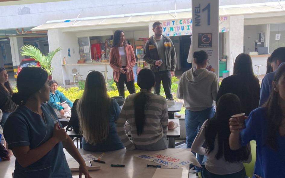 Estudiantes de Enfermería de la Universidad de Caldas durante la protesta este jueves.