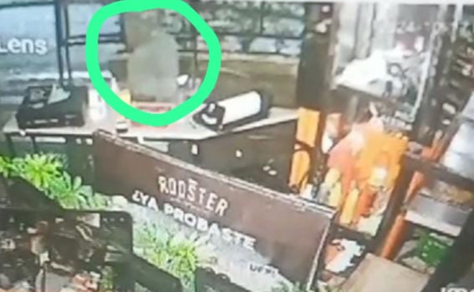 El robo quedó registrado en las cámaras del establecimiento en Manizales.