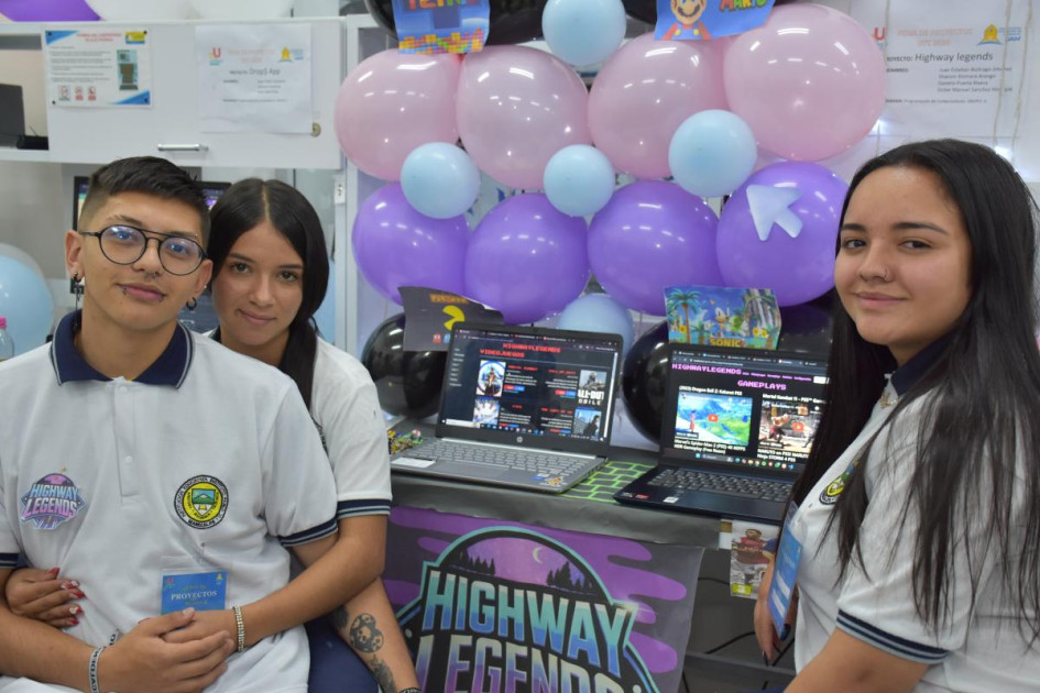 Los estudiantes expusieron sus creaciones tecnológicas.