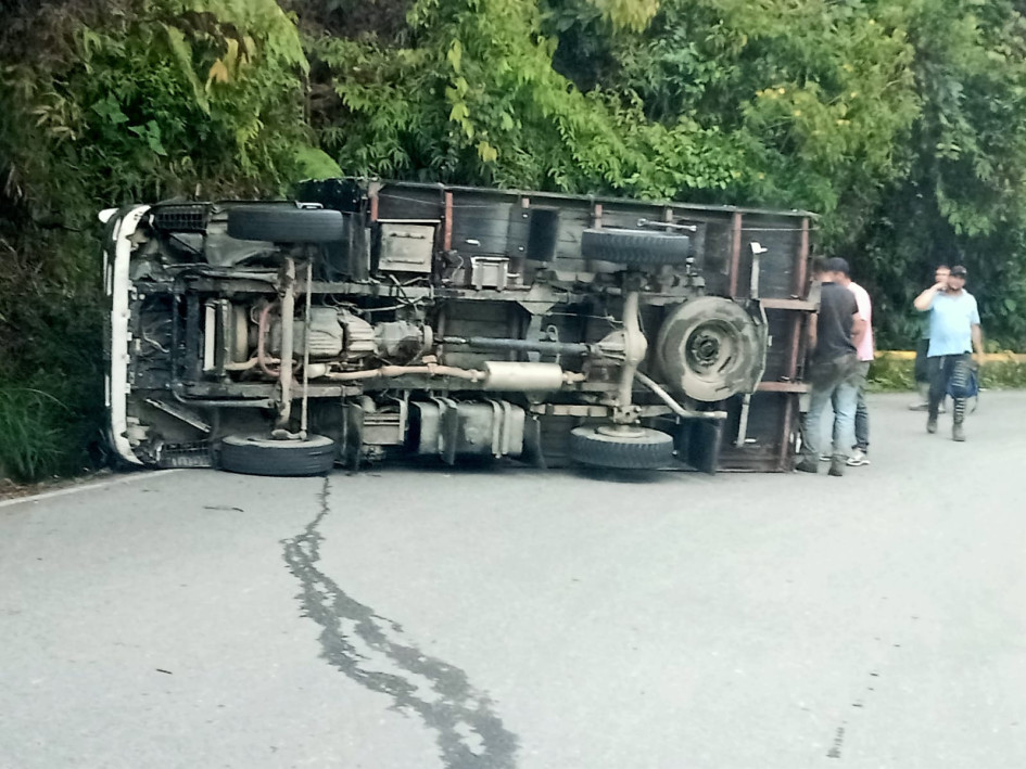 Campero accidentado en la vía Pácora-Aguadas.
