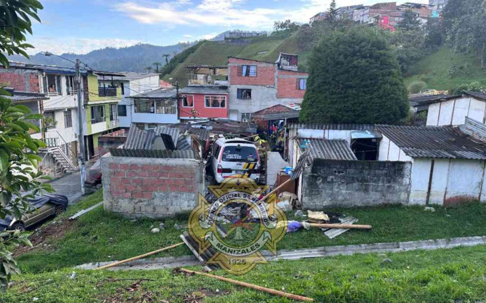 Colectivo chocó contra vivienda en barrio de Manizales