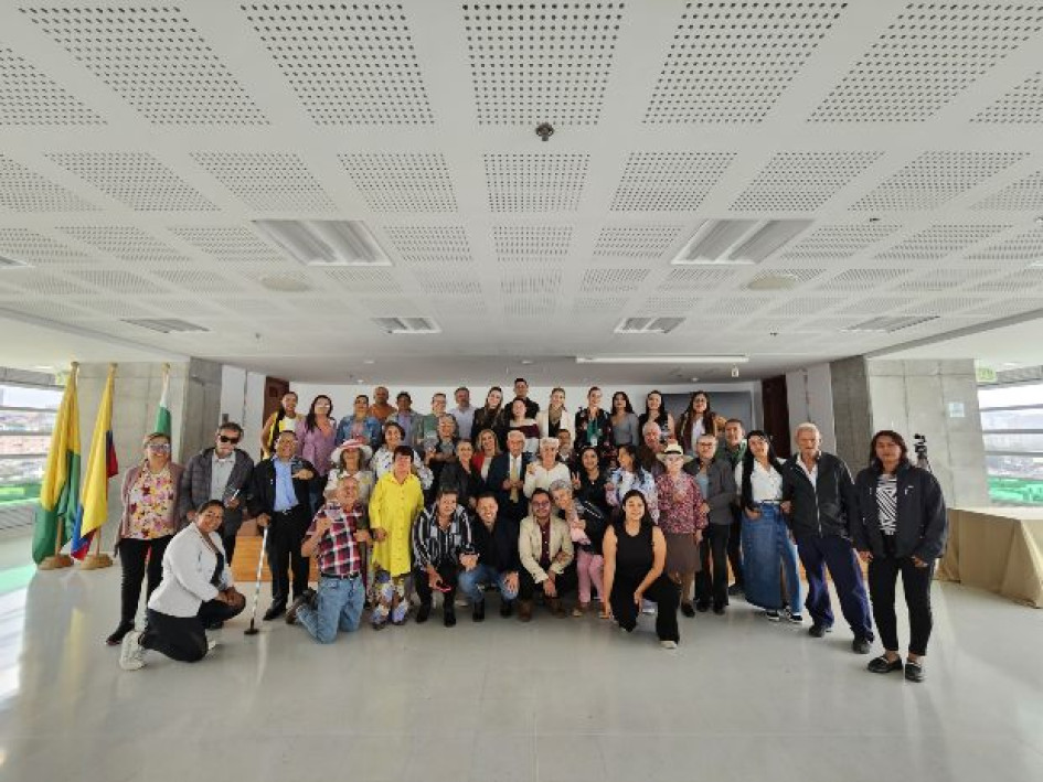 Grupo de Colombianas y Colombianas de Oro, en la ceremonia efectuada en la Universidad de Manizales. Les resaltaron su compromiso y participación en actividades comunitarias de sus municipios en Caldas.