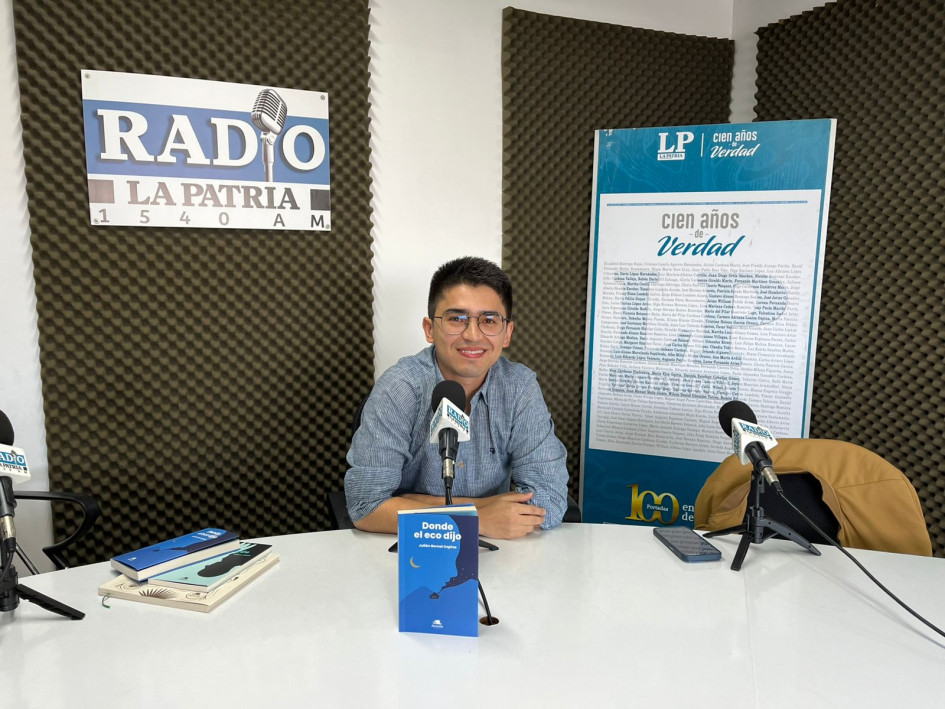 El escritor manizaleño Julián Bernal.