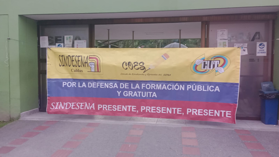 En octubre hubo un plantón y ayer un cierre de la sede. Las protestas son en el Sena Caldas, sede maltería en Manizales,