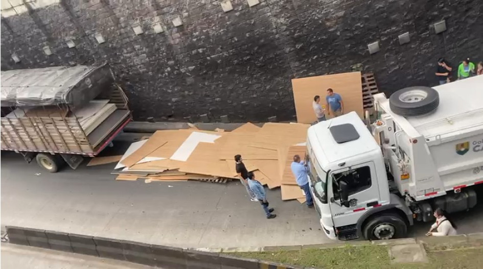 El carro perdió su carga.