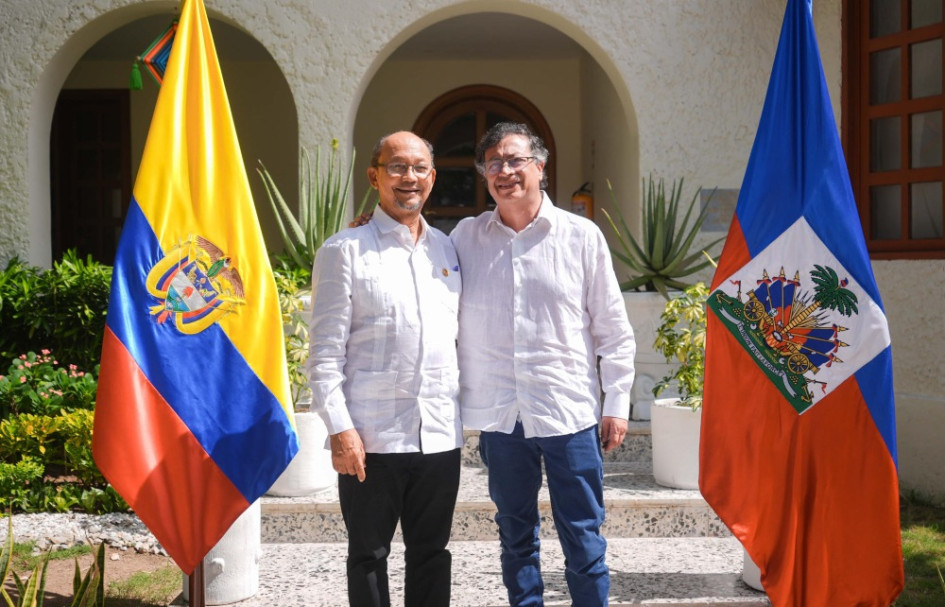 Petro se reunió con Voltaire, y parte de su gabinete ministerial en un encuentro en la desértica Guajira