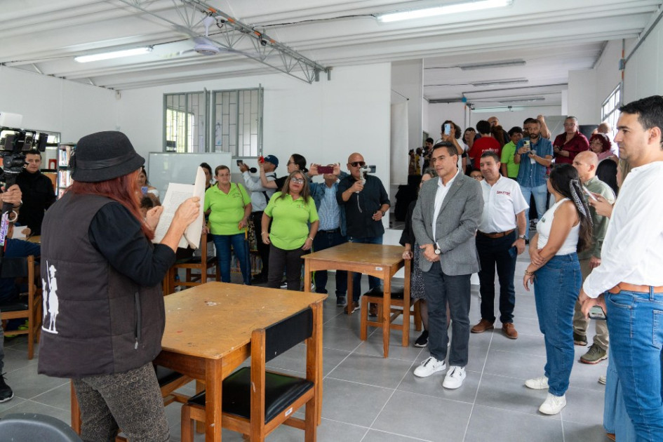 La comunidad asisitió a la reapertura de la casa de la cultura de Minitas. 