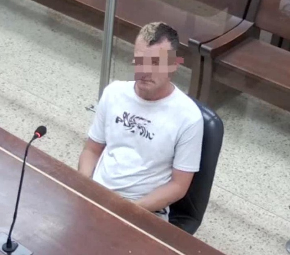 Juan Carlos habría agredido a la auxiliar que le pidió calmarse. Generó el desorden en San Antonio. Juan Carlos habría agredido a la auxiliar que le pidió calmarse. Generó el desorden en San Antonio.