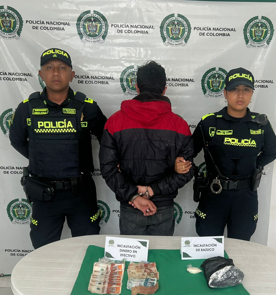 El presunto jíbaro expendía la sustancia estupefaciente cuando lo sorprendió la Policía.