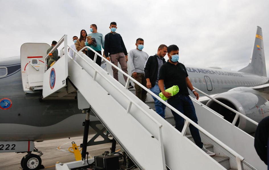 Ciudadanos deportados de Estados Unidos este martes en el aeropuerto El Dorado. Ciudadanos deportados de Estados Unidos este martes en el aeropuerto El Dorado.